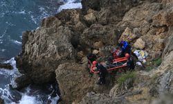 Balık tutarken falezlerden düştü