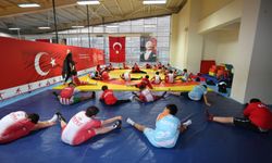 Geleceğin güreşçileri Kepez'de yetişiyor