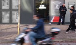 Antalya'da hırsız 3 kişiyi bıçakladı