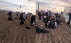 Kamyonet ile midibüs çarpıştı: 17 yaralı