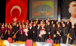 Hekimlerden türkü konseri