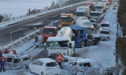 50 araçlık zincirleme kaza: 2 ölü, 26 yaralı