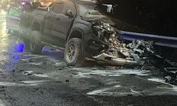 Antalya'da kamyonet ile TIR çarpıştı