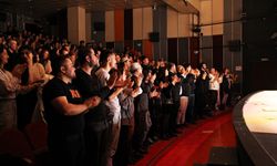 Tiyatroseverlerden büyük beğeni