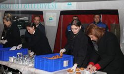 Saniye Caran kandil simidi dağıttı