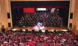 Dev orkestradan çocuklara umut dolu konser