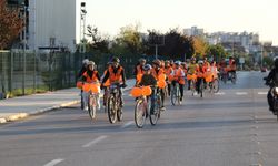 Turuncu pedallar farkındalık için döndü