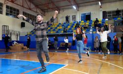 Alanya'da 10 bin kişi zeybek öğrendi