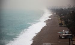 Antalya'da çifte alarm! Fırtına ve sağanak uyarısı