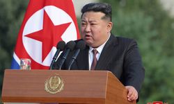 Başbakan yardımcısını görevden aldı