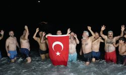 Yeni yıla denizde girdiler