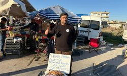 Ferdi Tayfur anısına lokum dağıttı