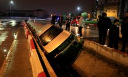 Antalya'da otomobil kanala uçtu