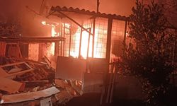 Kepez'de gecekondu küle döndü