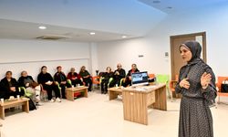 Muratpaşa'da parkinson üyelerine eğitim