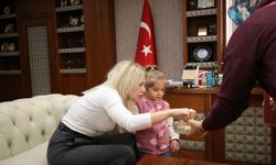 Rektör Özkan, Özlenen bebek ile buluştu