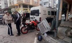 Manavgat'ta kamyonet ile motosiklet çarpıştı