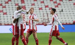 Antalya’da tribünler birleşti, 3 puan geldi