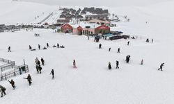 Akdeniz’in kayak merkezine yoğun ilgi