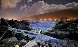 Finike'de hortum yıktı geçti