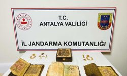 Durdurulan araçtan tarihi kitap ve tarihi eser çıktı