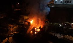 200 yıllık tarihi konak alevlere teslim oldu
