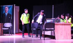 Kumluca'da öğrencilerden tiyatro