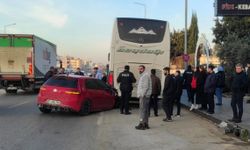 Yolcu otobüsüyle çarpışan otomobil sürücüsü yaralandı