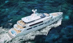 Amanda denize indiriliyor