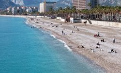 Antalya sahile akın etti