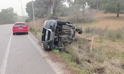 Kazada hafif ticari araç yan yattı