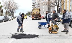 Muratpaşa'da yol bakım çalışması