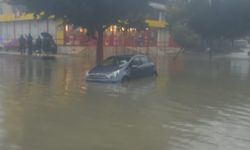 Antalya’da 'sarı kod' alarmı: Yağmur trafiği vurdu