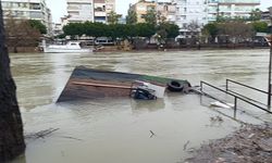 Manavgat'ta işletmeleri su bastı