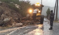 Antalya’da fırtına mesaisi