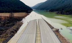 Antalya-Konya karayolunda sular henüz çekilmedi