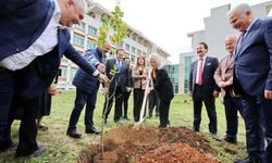 Fakülte bahçesine 100 ağaç dikildi