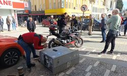 Otomobil ile çarpışan motosikletli metrelerce savruldu