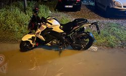 Motosiklet sürücüsü metrelerce savruldu