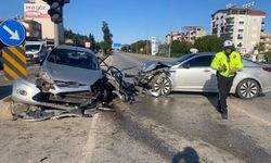 Serik'te iki otomobil çarpıştı: 2 yaralı