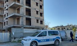 Antalya'da 5'inci kattan düşen işçi yaralandı