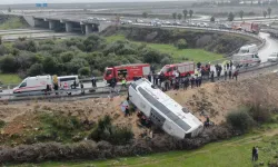 Antalya-Isparta karayolunda yolcu otobüsü devrildi: 17 yaralı