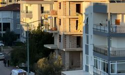 İnşaat işçisi asansör boşluğundan düştü