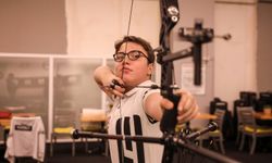 Oyuncak ok ve yay ile başladı, iki kez dünya ikincisi oldu