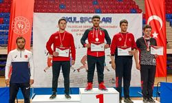 Manavgatlı güreşçilerden derece