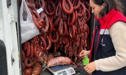 Serik'te 176 kilo tarihi geçmiş sucuk ele geçirildi