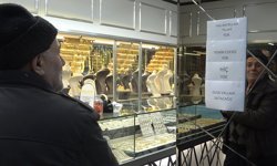 Kuyumcunun camındaki yazı şaşırttı