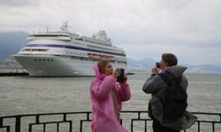 Alanya'ya yılın ilk kruvaziyeri demirledi