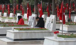 Arife günü kabirlerde duygusal anlar