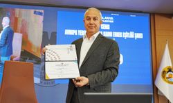 Başkan Özçelik'ten eşitlik imzası